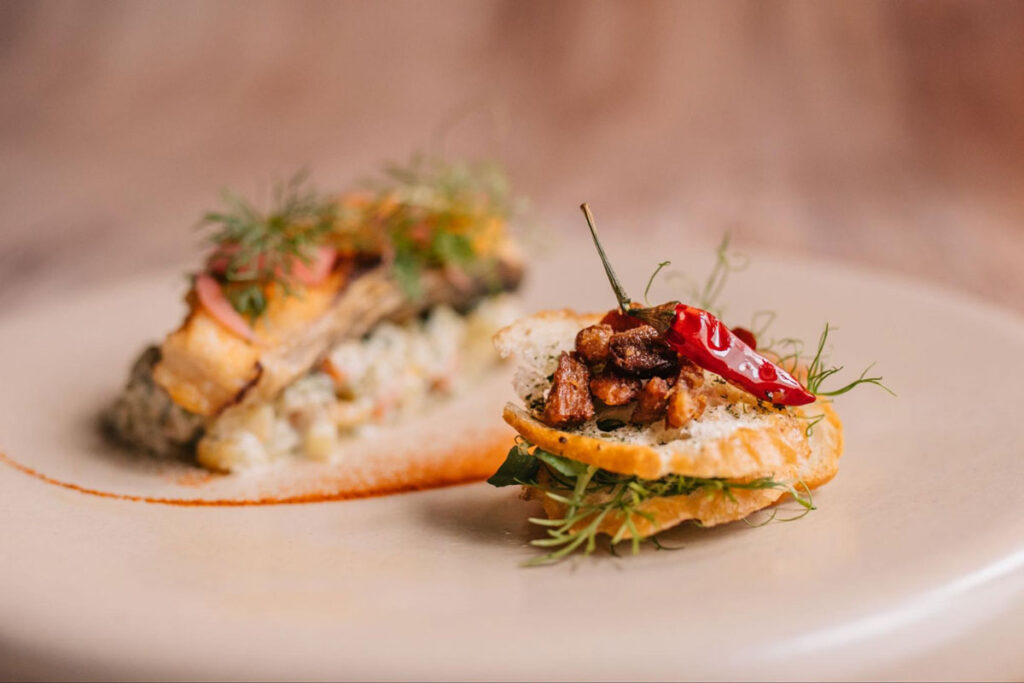 Amur – blag i profinjen izbor za obiteljski stol